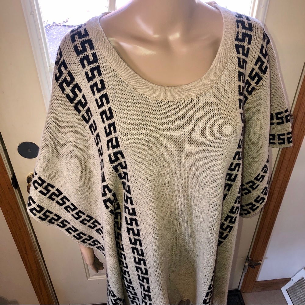 Aztec Cape Poncho - Picture 2 of 6